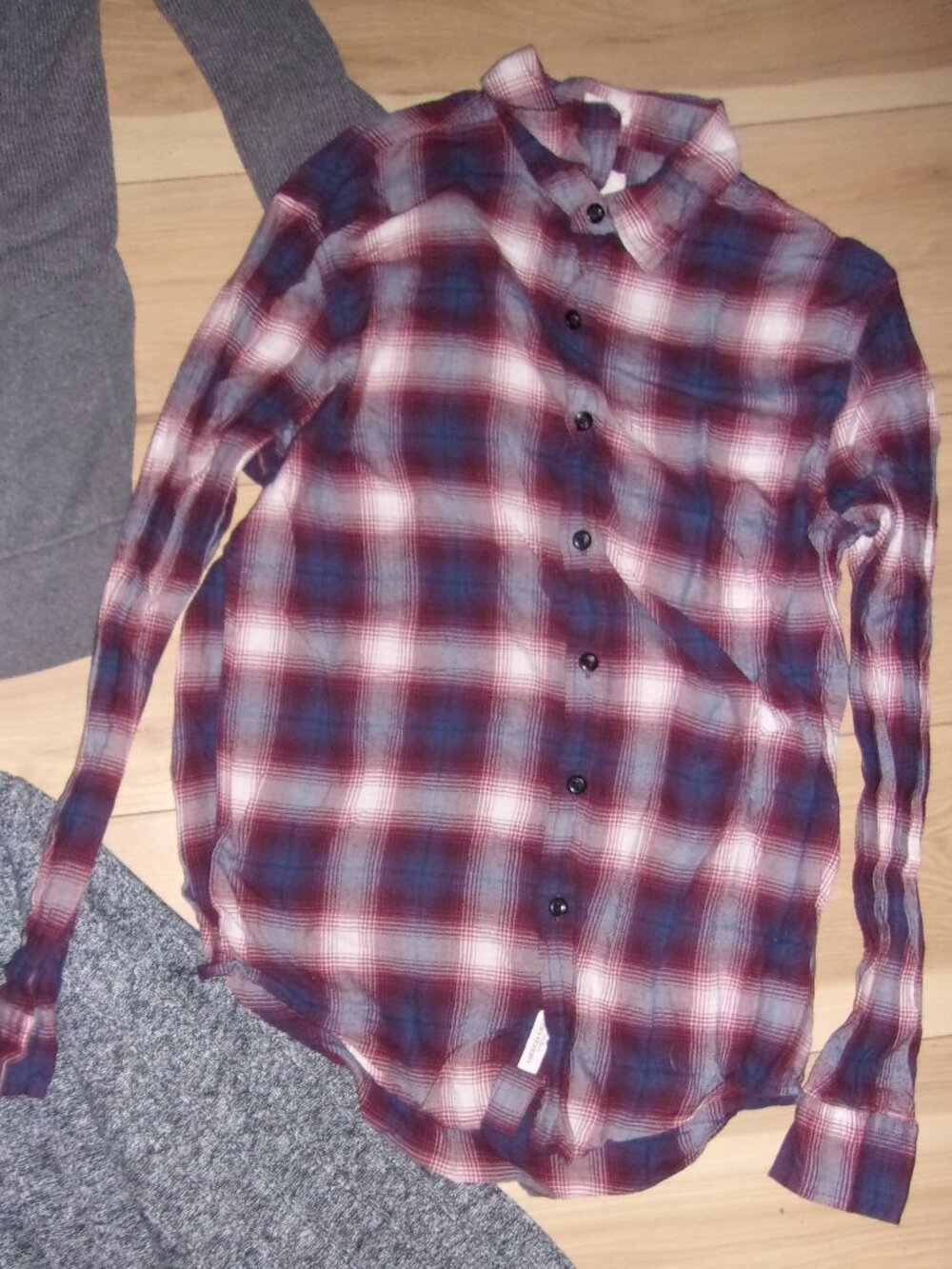 AEO size small plaid white blue womens flannel shirt warm outdoor wear